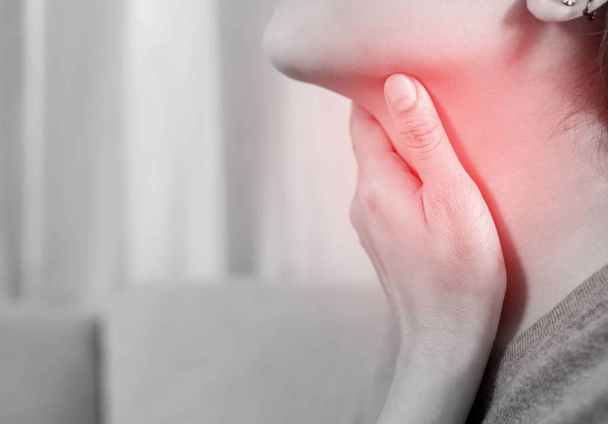 Lee más sobre el artículo ¿Tu Lengua Empuja los Dientes al Tragar? Descubre Cómo Corregir la Deglución Atípica Con Ejercicios Prácticos